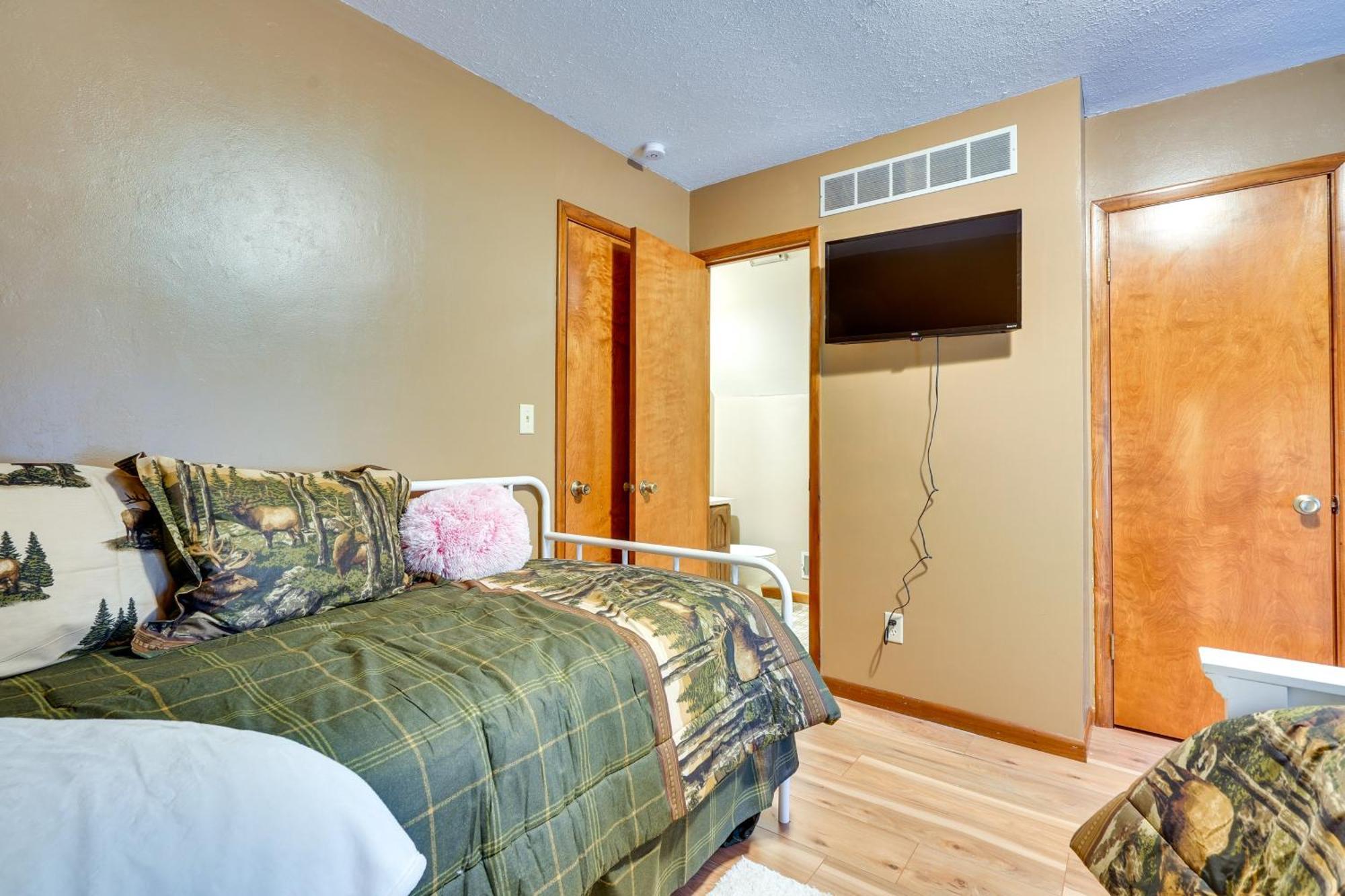 Howard Cabin Rental About 3 Mi To Apple Valley Lake! Mount Vernon エクステリア 写真